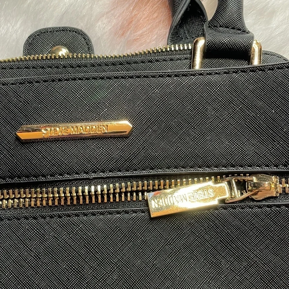 STEVE Madden Black and Gold Bag‎